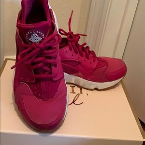 Nike Huarache fusia size 8 1/2